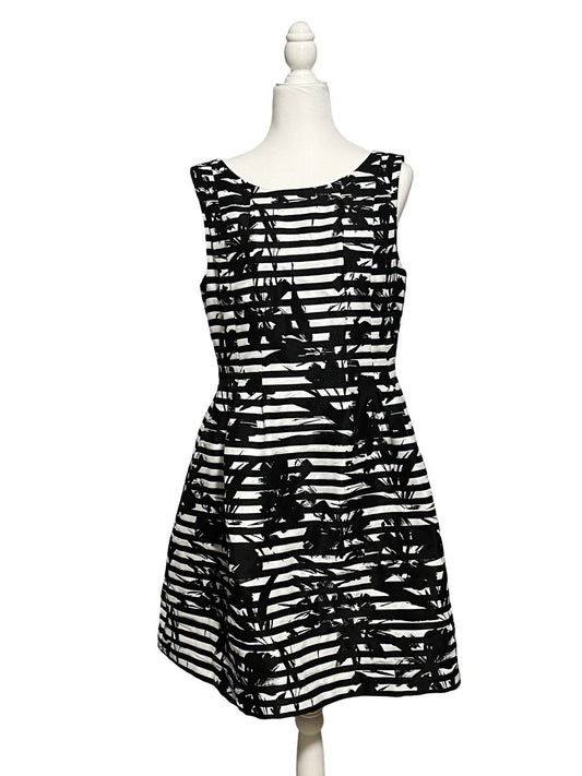 VINCE CAMUTO Black and White Fit & Flare Pleated Dress Sz 14